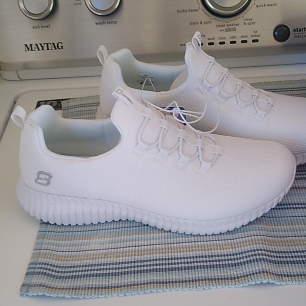 NWT white Sketchers